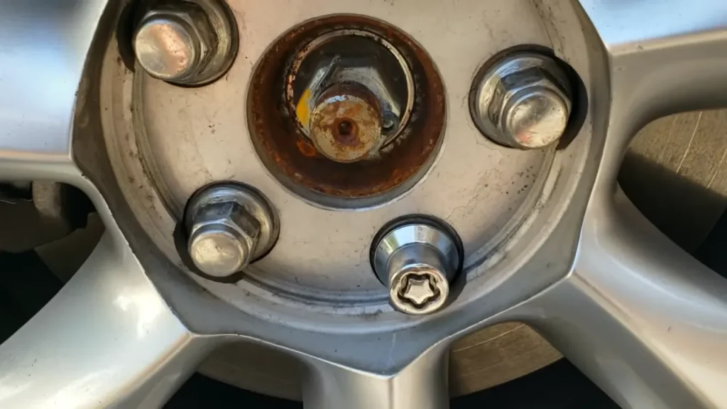 How to Remove a Wheel Without a Wheel Lock Key?